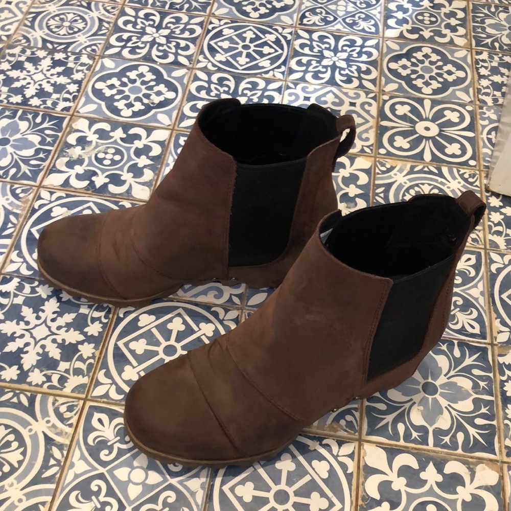 Sorel Lea Wedge Chelsea bootie size 8.5